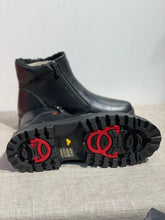 Lataa kuva Galleria-katseluun, Punaraitaiset kääntönasta kengät