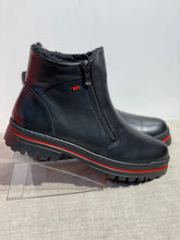 Lataa kuva Galleria-katseluun, Punaraitaiset kääntönasta kengät