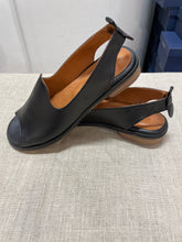 Lataa kuva Galleria-katseluun, MAGO- kantaremmi sandaalit