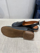 Lataa kuva Galleria-katseluun, MAGO- kantaremmi sandaalit