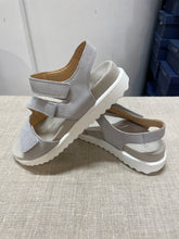 Lataa kuva Galleria-katseluun, Legero sandaalit