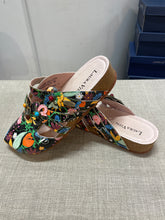 Lataa kuva Galleria-katseluun, Laura Vita kukkapistokkaat