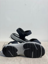 Lataa kuva Galleria-katseluun, New Feet Extra Leveä Sandaali