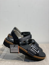 Lataa kuva Galleria-katseluun, New Feet Extrea Leveä Solki Sandaali