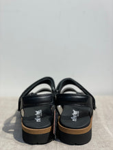 Lataa kuva Galleria-katseluun, New Feet Extrea Leveä Solki Sandaali