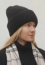 Lataa kuva Galleria-katseluun, Lasessor, Mollie pipo