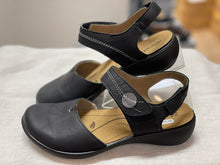 Lataa kuva Galleria-katseluun, Westland, musta umpikärkisandaalit