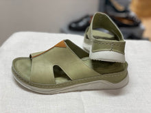 Lataa kuva Galleria-katseluun, MAGO, Nahkaiset sandaalit
