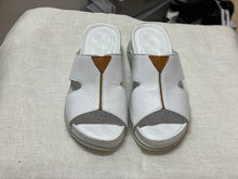 Lataa kuva Galleria-katseluun, MAGO, Nahkaiset sandaalit