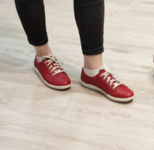 Lataa kuva Galleria-katseluun, Punaiset vuohennahkatennarit