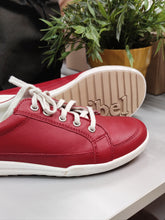 Lataa kuva Galleria-katseluun, Punaiset vuohennahkatennarit