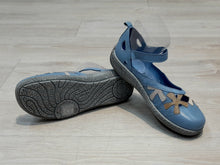 Lataa kuva Galleria-katseluun, MAGO, Siniset kävelykengät