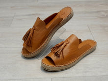 Lataa kuva Galleria-katseluun, MAGO, hapsukoristeiset sandaalit