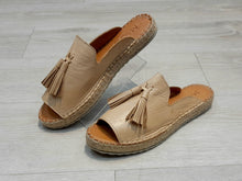 Lataa kuva Galleria-katseluun, MAGO, hapsukoristeiset sandaalit