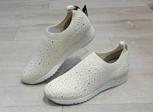 Lataa kuva Galleria-katseluun, Caprice, Kangaskengät