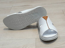 Lataa kuva Galleria-katseluun, MAGO, Nahkaiset sandaalit