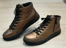 Lataa kuva Galleria-katseluun, Ara, kuparin väriset nilkkurit