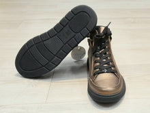 Lataa kuva Galleria-katseluun, Ara, kuparin väriset nilkkurit