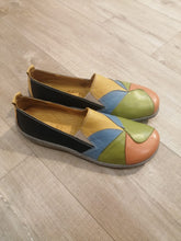 Lataa kuva Galleria-katseluun, MAGO, Kuviolliset kävelykengät