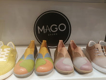 Lataa kuva Galleria-katseluun, MAGO, Kuviolliset kävelykengät
