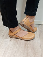 Lataa kuva Galleria-katseluun, MAGO kävelykenkä