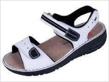 Lataa kuva Galleria-katseluun, Leni - 3 / Valkoinen