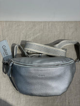 Lataa kuva Galleria-katseluun, Gabor hopea pieni laukku