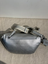 Lataa kuva Galleria-katseluun, Gabor hopea pieni laukku