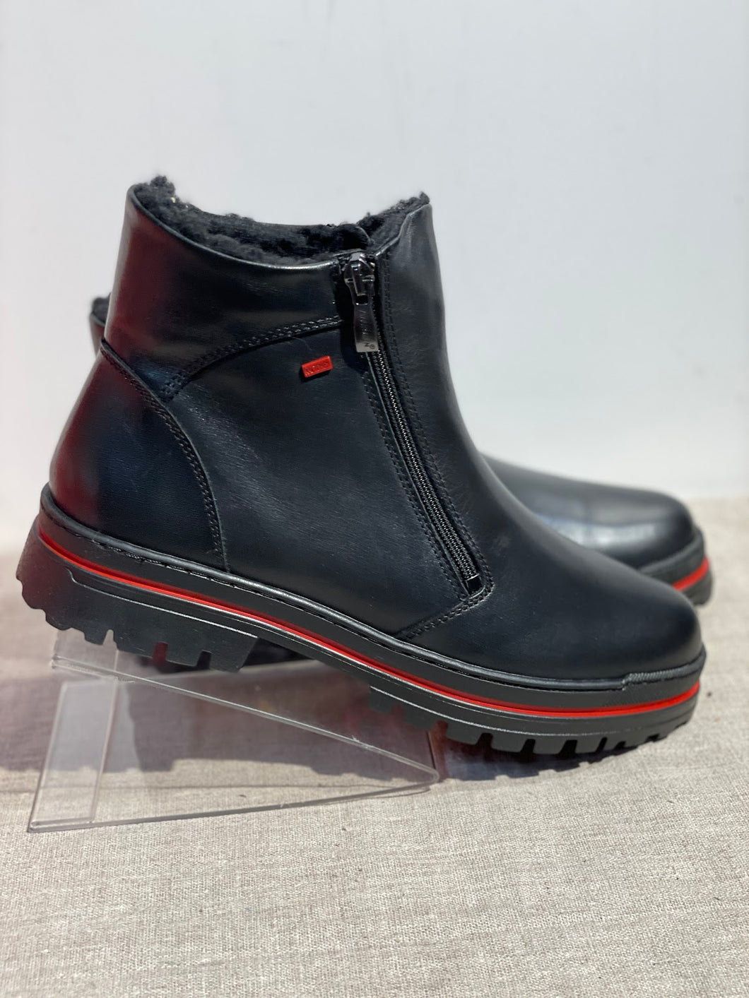 Punaraitaiset kääntönasta kengät