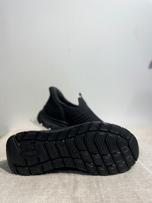 Riekerin Slip in kävelykengät