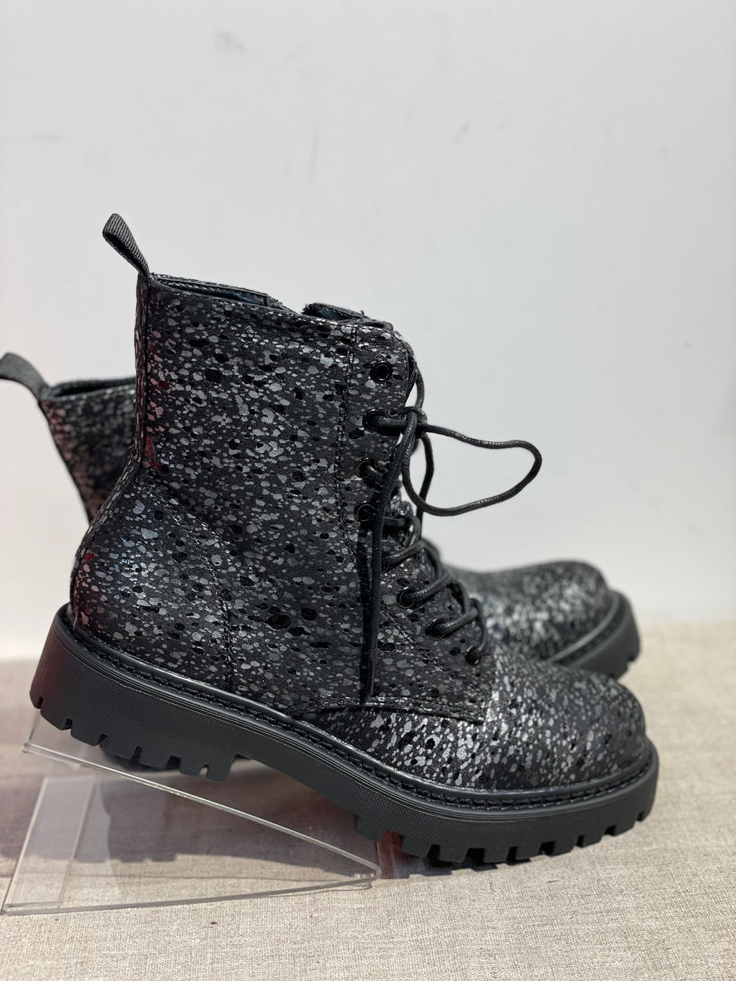 Musta-hopea maiharit