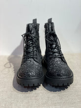 Lataa kuva Galleria-katseluun, Musta-hopea maiharit