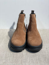 Lataa kuva Galleria-katseluun, Rieker X8251-24 kääntönasta cognac