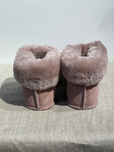 Lataa kuva Galleria-katseluun, Pinkit lammastossut