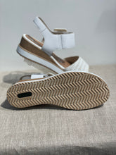 Lataa kuva Galleria-katseluun, Remonte valkoinen sandaali