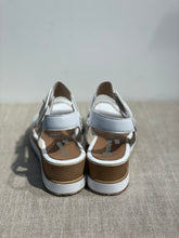 Lataa kuva Galleria-katseluun, Remonte valkoinen sandaali