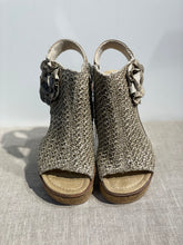 Lataa kuva Galleria-katseluun, Rieker kiilapohjasandaali beige