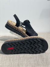 Lataa kuva Galleria-katseluun, Rieker kiilapohjasandaali musta