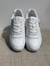 Lataa kuva Galleria-katseluun, Caprice valkoinen tennari