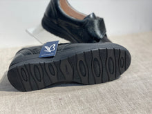 Lataa kuva Galleria-katseluun, Caprice tarra musta kävelykengät