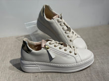 Lataa kuva Galleria-katseluun, Gabor kävelykengät sydän grassikorulla