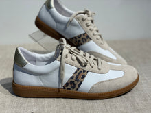 Lataa kuva Galleria-katseluun, Seibel valko beige kävelykengät