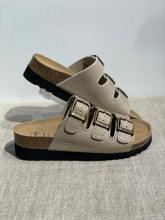 Lataa kuva Galleria-katseluun, Scholl työkenkä beige 3 remmiä