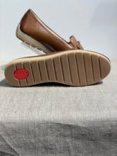 Lataa kuva Galleria-katseluun, Tamaris kävelykenkä cognac nappa rusettisomiste