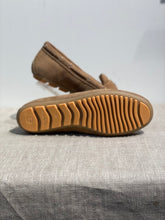 Lataa kuva Galleria-katseluun, Tamaris kävelykenkä kultasomiste cognac