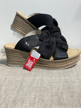 Lataa kuva Galleria-katseluun, Rieker kiilapohjasandaali musta