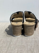 Lataa kuva Galleria-katseluun, Rieker kiilapohjasandaali musta