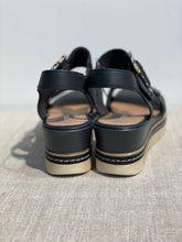 Lataa kuva Galleria-katseluun, Remonte sandaali musta ( mustavalk. solki )