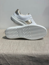 Lataa kuva Galleria-katseluun, Gabor kävelykenkä valkoinen/kulta