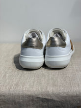 Lataa kuva Galleria-katseluun, Gabor kävelykenkä valkoinen/kulta